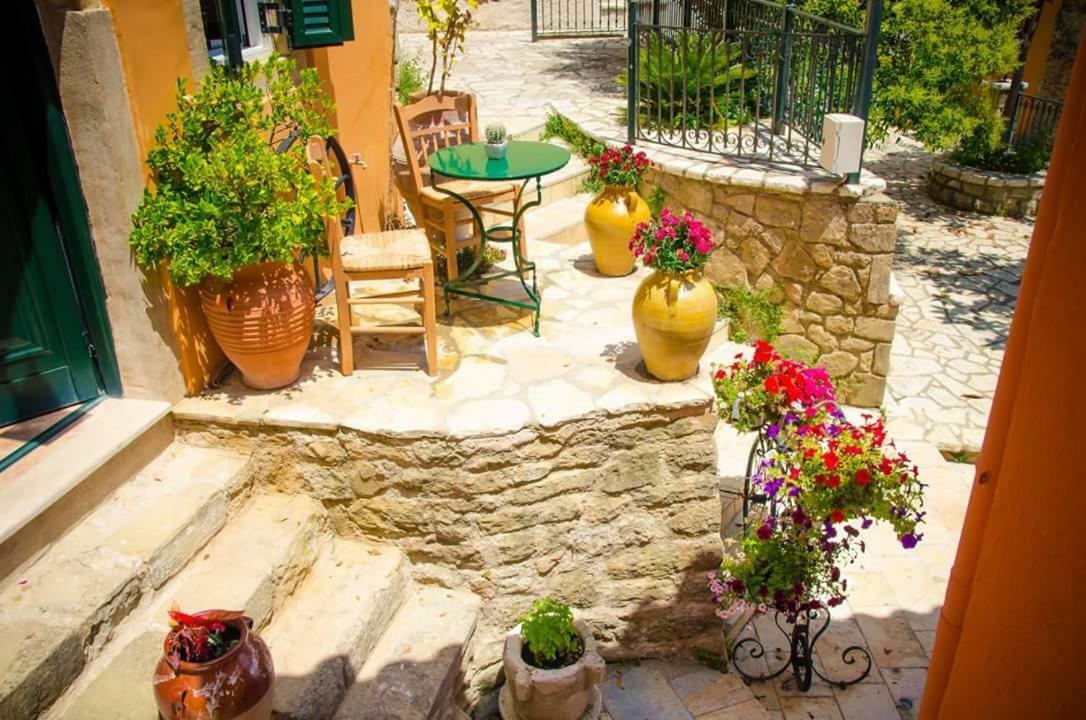 Villa Conte Rari Agios Gordios  Exteriör bild