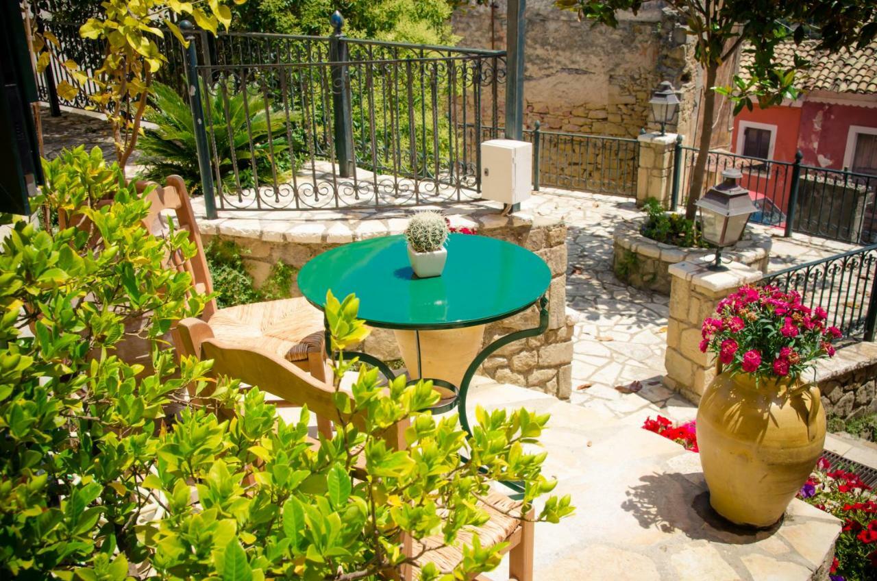 Villa Conte Rari Agios Gordios  Exteriör bild